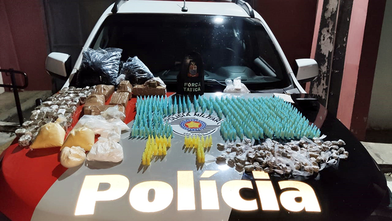 Leia mais sobre o artigo Traficante tinha 4,6 kg de maconha e 2,6 kg de cocaína em apartamento no Marília, em Salto