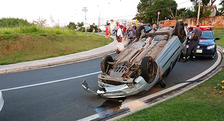 Leia mais sobre o artigo Pista nova facilita alta velocidade e acidentes, como o de ontem