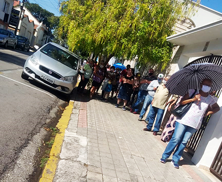 Leia mais sobre o artigo Internet cai e clientes do Banco Mercantil formaram fila da Rua 9 de Julho até a Prudente de Moraes, em Salto
