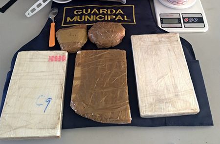 Leia mais sobre o artigo GCM prende menor trabalhando para o tráfico, com 3 kg de cocaína, no Marília