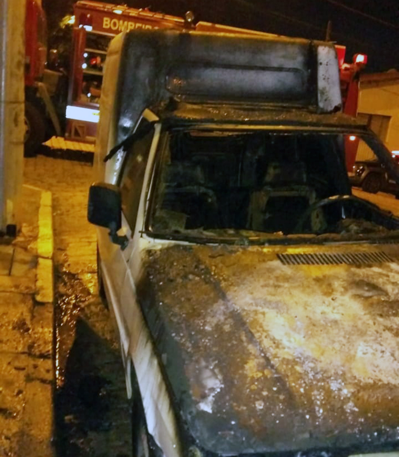 Veículo usado para vender churrasco pegou fogo em Salto
