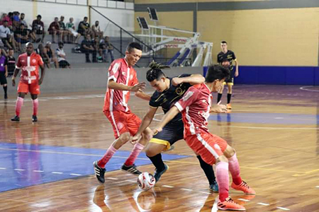 Leia mais sobre o artigo Campeonato Municipal de Futsal começa com muitos gols e emoções