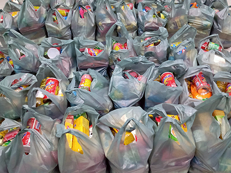 Leia mais sobre o artigo Metalúrgicos e Associação “Elza Soares” doam mais de 1.000 cestas em 2022