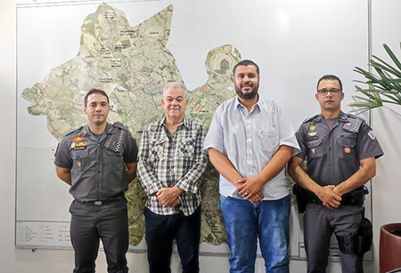 Leia mais sobre o artigo Representantes do deputado Maurício Neves em Salto discutem com PM a segurança nas escolas