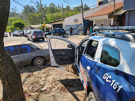 Leia mais sobre o artigo GCM de Indaiatuba prende 4 após roubo e com 12 kg de droga