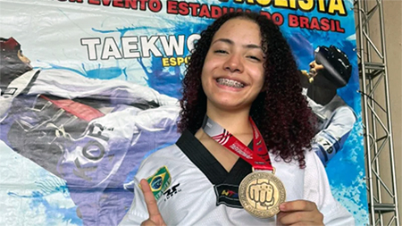 Leia mais sobre o artigo Bora ajudar a lutadora Vitória Maciel Marcos a disputar o Campeonato Brasileiro de Taekwondo em Fortaleza?