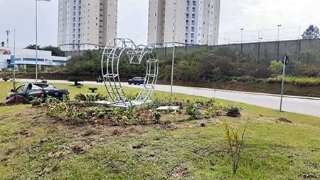 Leia mais sobre o artigo Você pode ajudar a cuidar dos novos jardins e coração gigante que estão sendo instalados em Salto?