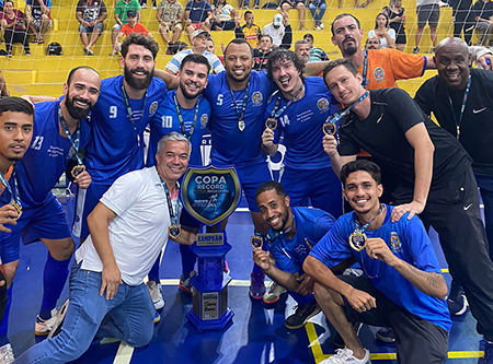 Leia mais sobre o artigo Futsal faz história e vai decidir Super Copa Record contra Botucatu