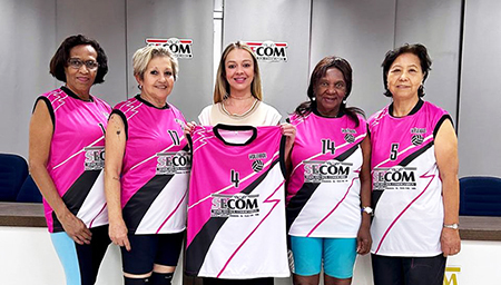 Leia mais sobre o artigo Secom doa uniformes para Liga de Volei Feminino 60+ de Itu