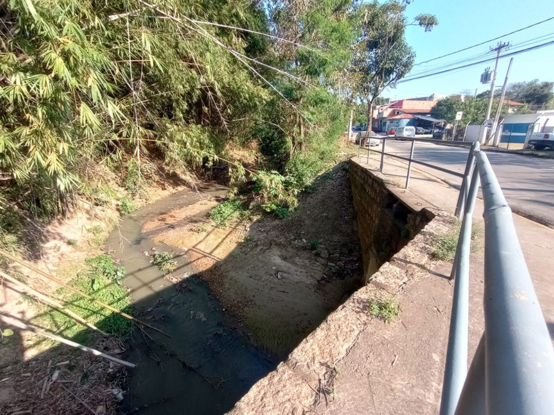 córregos poluídos em Salto