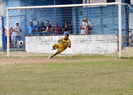 Leia mais sobre o artigo Goleiro do Kamikaze é uma das surpresas da estreia do Amadorzão em Salto