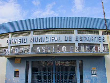 Leia mais sobre o artigo Veja só: goteiras no Ginásio exigem suspensão de partida de basquete no dia 10