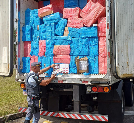 Leia mais sobre o artigo PM Rodoviária apreende em Sorocaba 1 milhão de maços de cigarros vindos do Paraguai