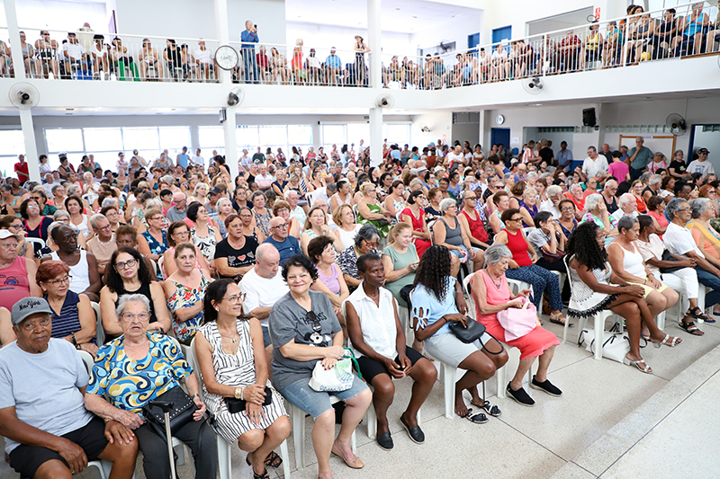 Encontro com idosos em sede da Melhor Idade de Itu