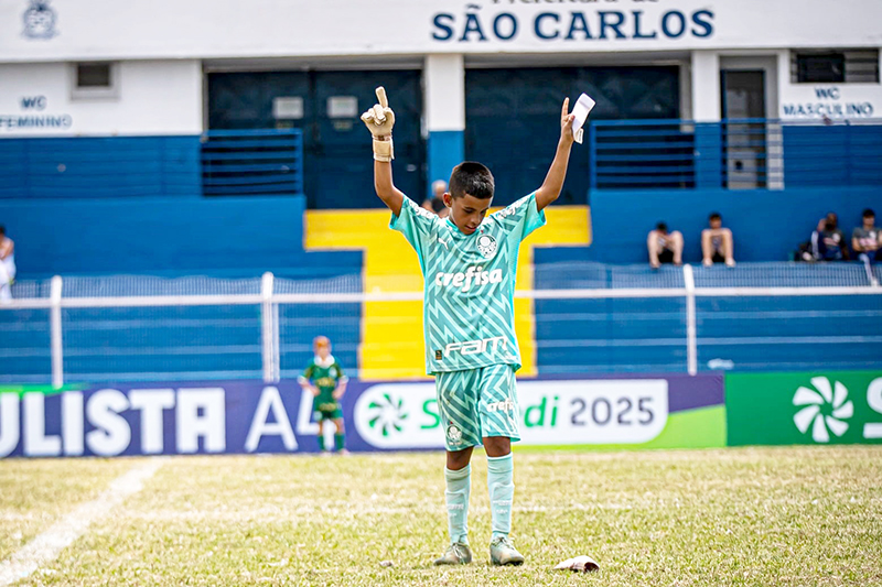 Jovem saltense é goleiro no Palmeiras
