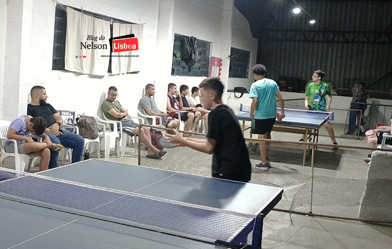Projeto oferece aulas de tênis de mesa em Salto