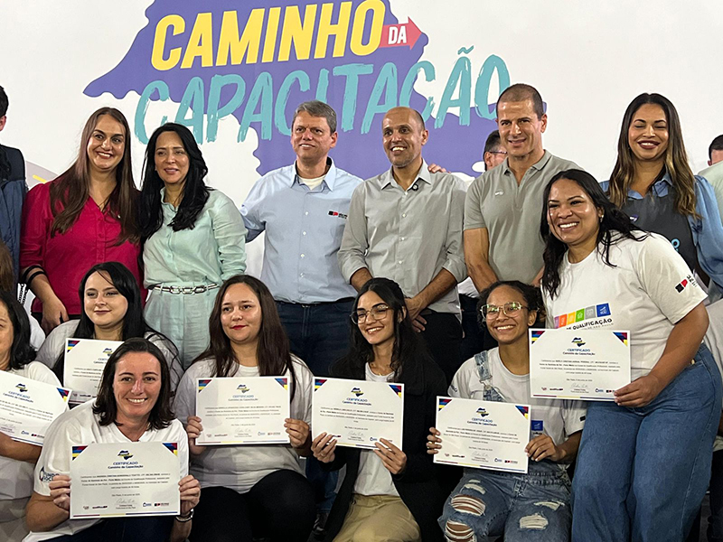 Leia mais sobre o artigo Deputado Rogério Nogueira recebe governador para formatura do Caminho da Capacitação
