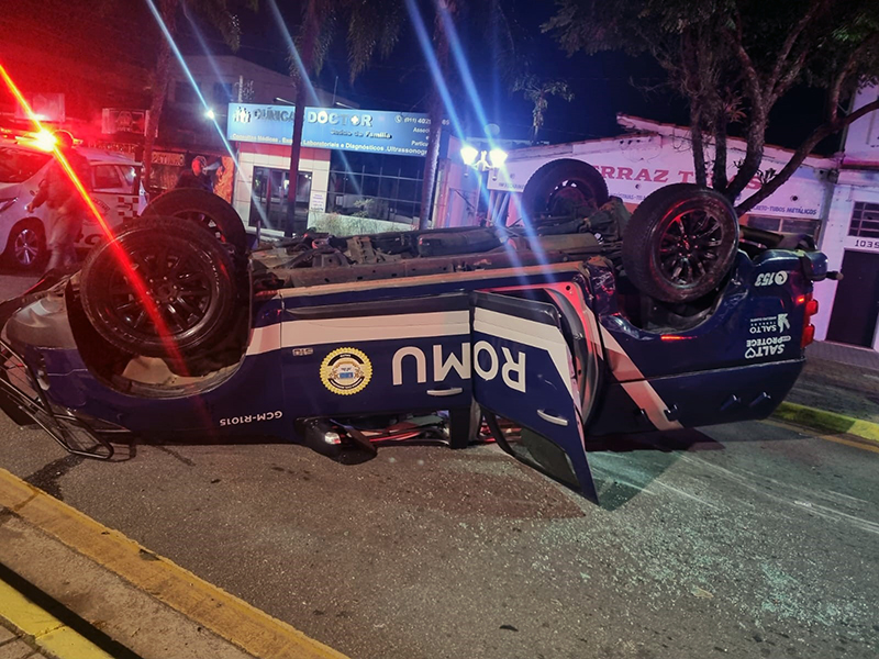 Após colisão com viatura que capotou motorista teria fugido do local