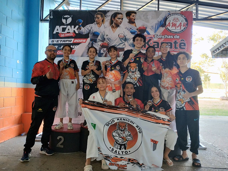 Treinador e equipe em Conchas comemoraram resultados