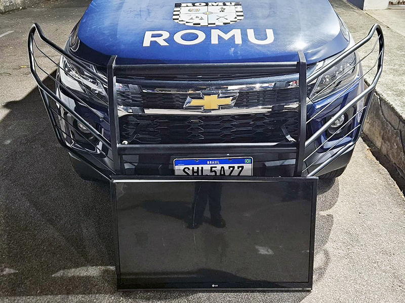 Leia mais sobre o artigo GCM prende 3 por furto de TV em bairro de Salto