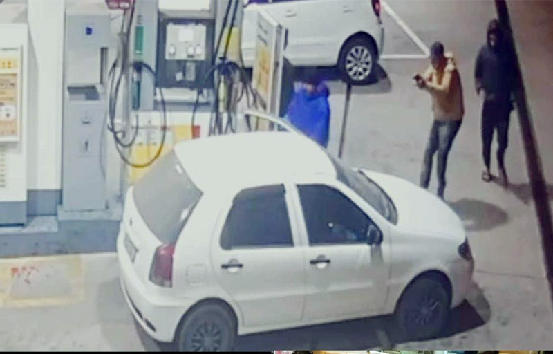 Bando rouba dois carros em seguida em Salto