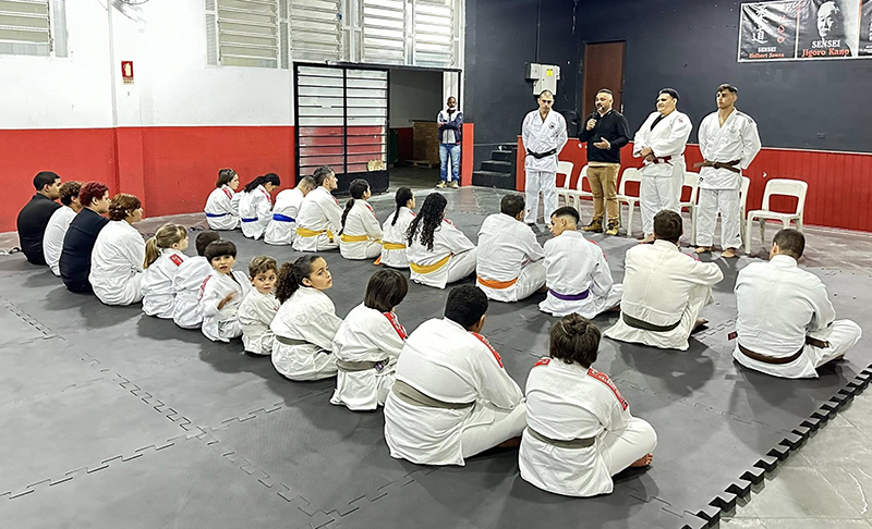 Multicampeã Edinanci Silva dá aula inaugural em projeto de Judô no Sindicato dos Metalúrgicos de Salto