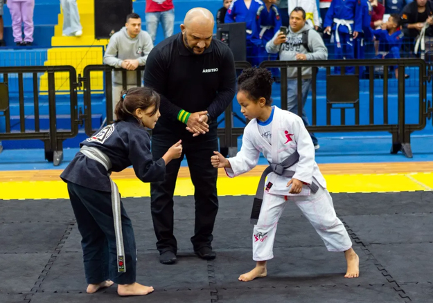 Leia mais sobre o artigo Domingo, dia 31, Ana Sarah lutará em São Paulo em um campeonato de jiu-jitsu