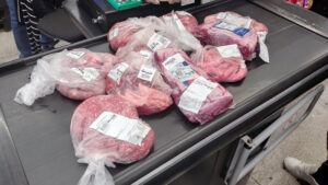 Tentou “garantir o churrasco do final de semana” furtando bebidas e carnes e foi preso pela GCM em Salto