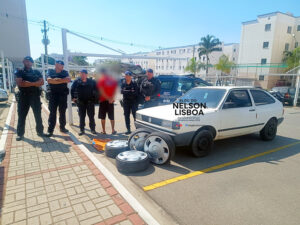 Homem furta rodas, é preso e depois solto na Delegacia após ser indiciado