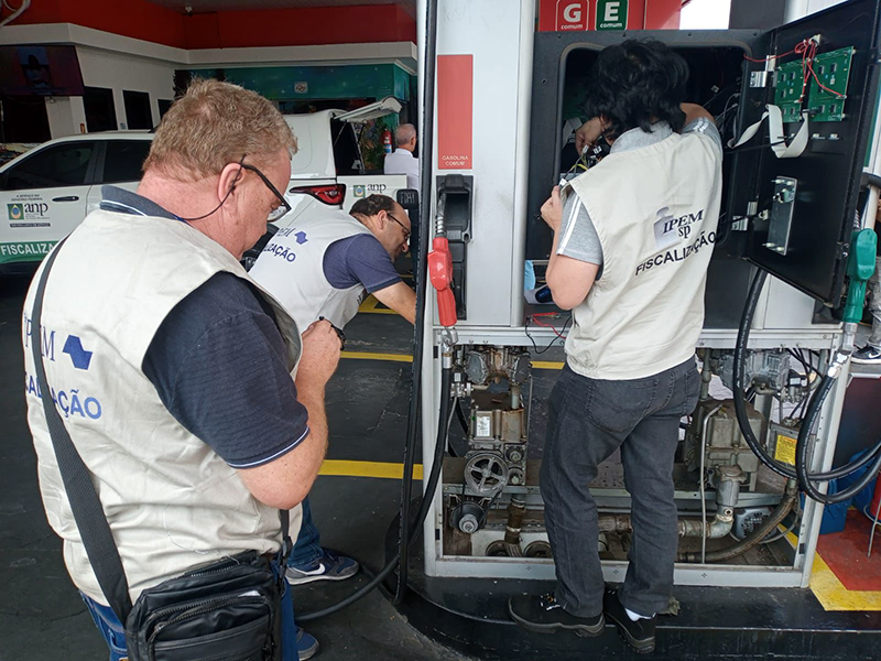 Leia mais sobre o artigo O que acontece quando um posto de combustível é flagrado com irregularidades?