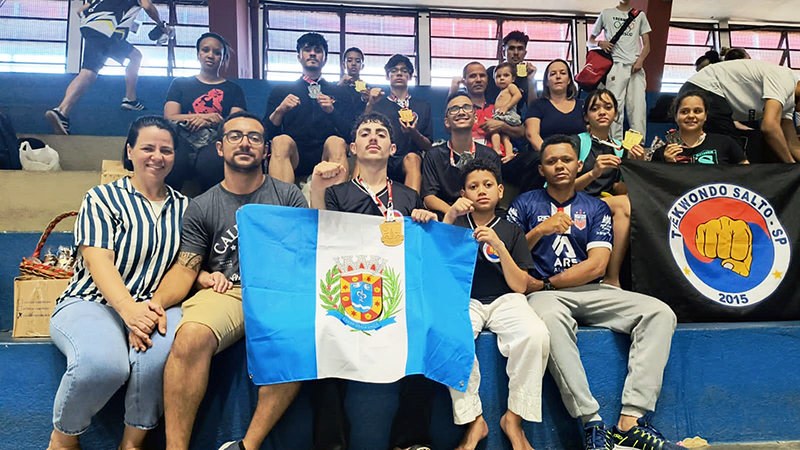 Leia mais sobre o artigo Equipe de Taekwondo de Salto mantém rotina e volta com bagagem cheia de medalhas