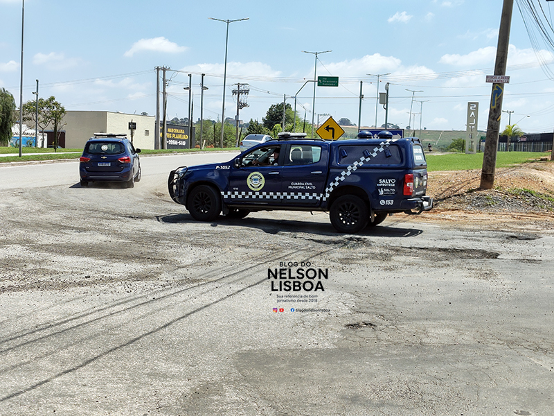 Rua Israel em Salto exige sorte e carro forte para passar por ela