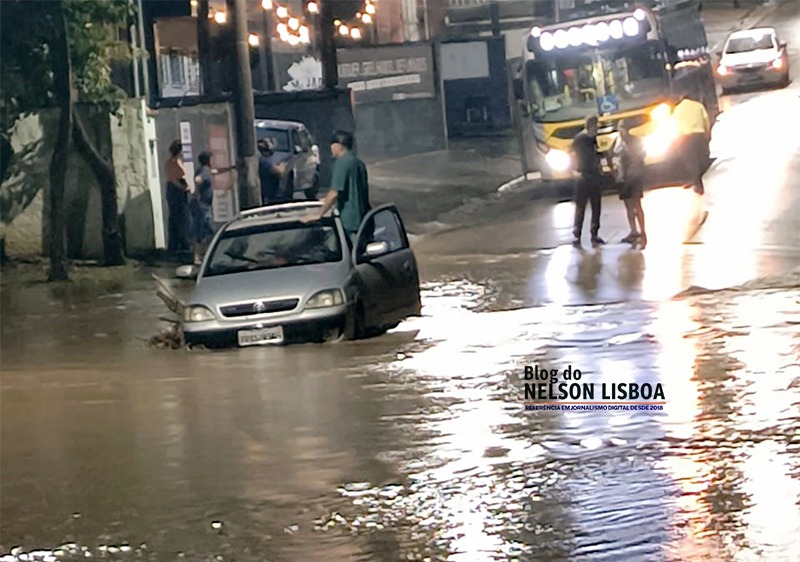 Chuva causa danos em Salto