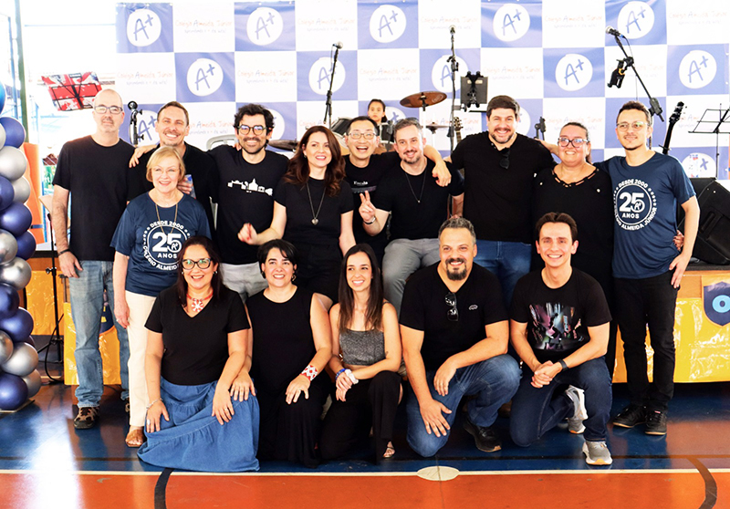 Leia mais sobre o artigo Banda A+, formada por pais do Colégio Almeida Júnior, toca 5ª feira no Plaza em Itu