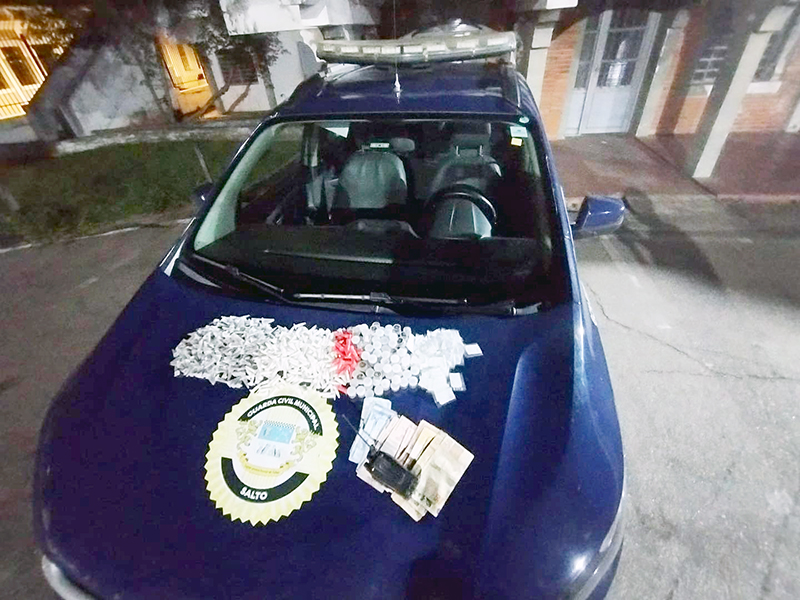 Leia mais sobre o artigo Menor é apreendido com mais de 700 porções de drogas no Jardim Cidade em Salto