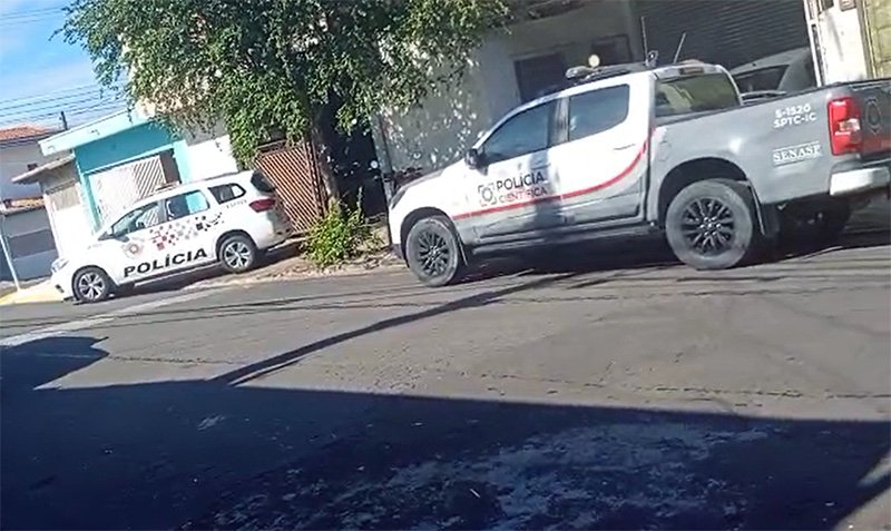 Leia mais sobre o artigo Assalto violento acaba com um bandido morto em confronto com a PM em Salto