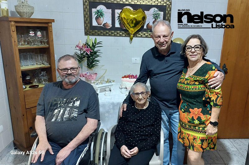 Leia mais sobre o artigo Conheça e se impressione com dona Virginia, que esbanja vida, fé e amor à família aos 104 anos de idade
