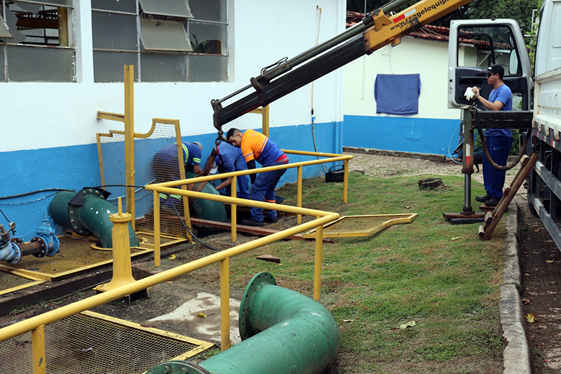 Reparos na captação do Piraí em Salto