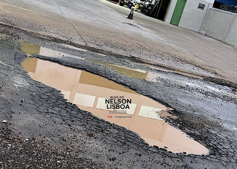 Rua consertada há poucas semanas volta a apresentar buracos em Salto-SP