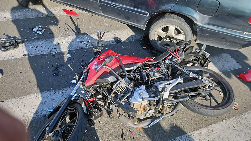 Leia mais sobre o artigo COLISÃO DE CARROS E MOTO NA AVENIDA ANGELO MIGUEL NASCIMENTO, EM SALTO, IMPRESSIONA