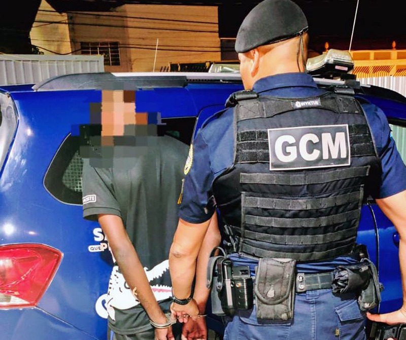 Equipes da GCM flagram e prendem traficante no Jardim das Nações