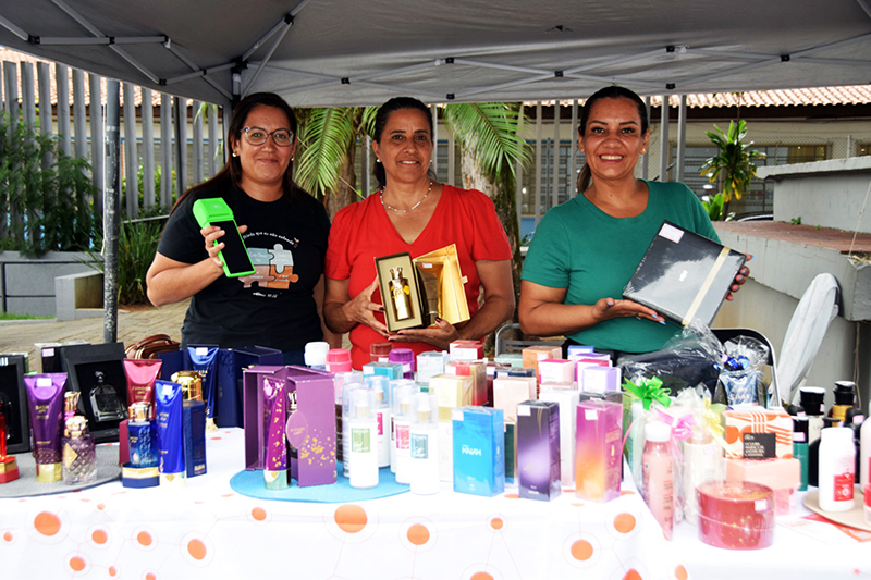 Leia mais sobre o artigo Feira comprova que Salto  – e o mundo – também são delas, sim senhor