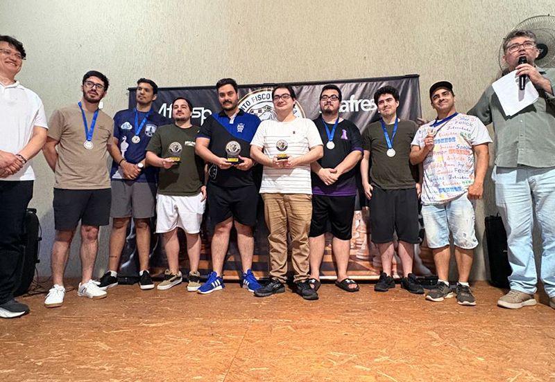 Leia mais sobre o artigo Saltense é campeão de xadrez em campeonato com atletas de 4 países