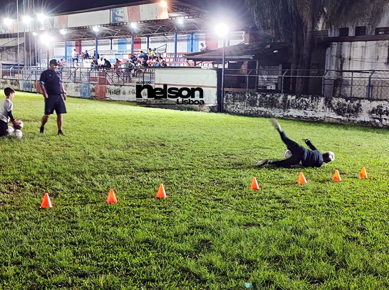 Davi Bicaio é goleiro do sub-11 do Salto FC e tem uma história incrível