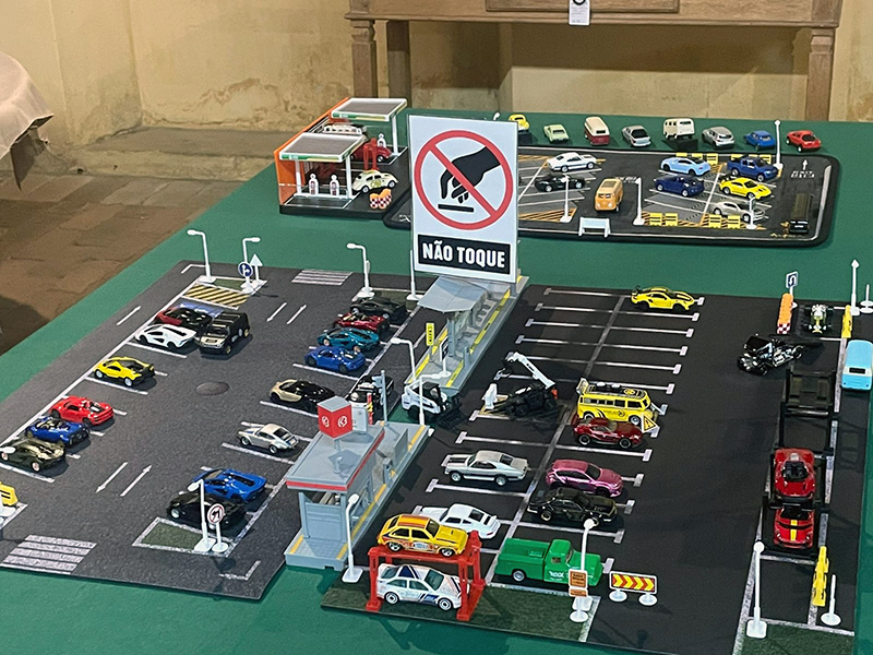 Exposição de miniaturas de carros e antiguidades na Feira no Espaço Fábrica em Itu