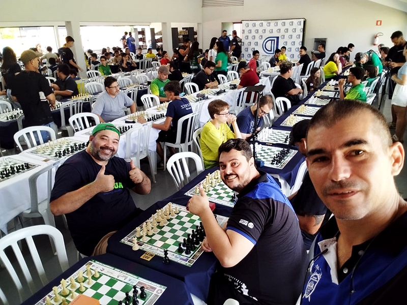 Saltense em terceiro no Pódio da disputa de Xadrez em Ourinhos