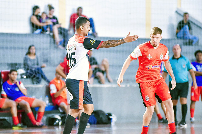 Leia mais sobre o artigo Hoje a quadra do Buracão volta a ferver com jogos do grupo B do Municipal de Futsal