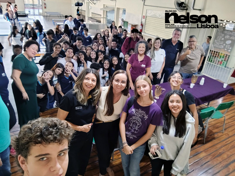 Escola Tancredo e Rotarys promovem encontro com estudantes e intercambistas