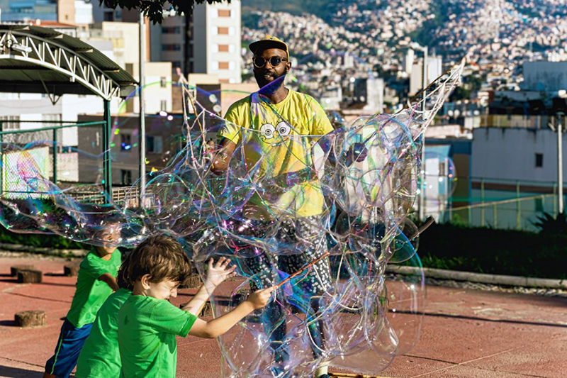 Leia mais sobre o artigo Atenção mamãe e papai: Salto recebe domingo, dia 26, o Festival de Bolhas Gigantes