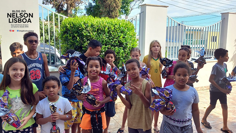 Leia mais sobre o artigo Projeto Gratidão distribui 415 ovos de páscoa, sendo 130 na Cáritas Interparoquial